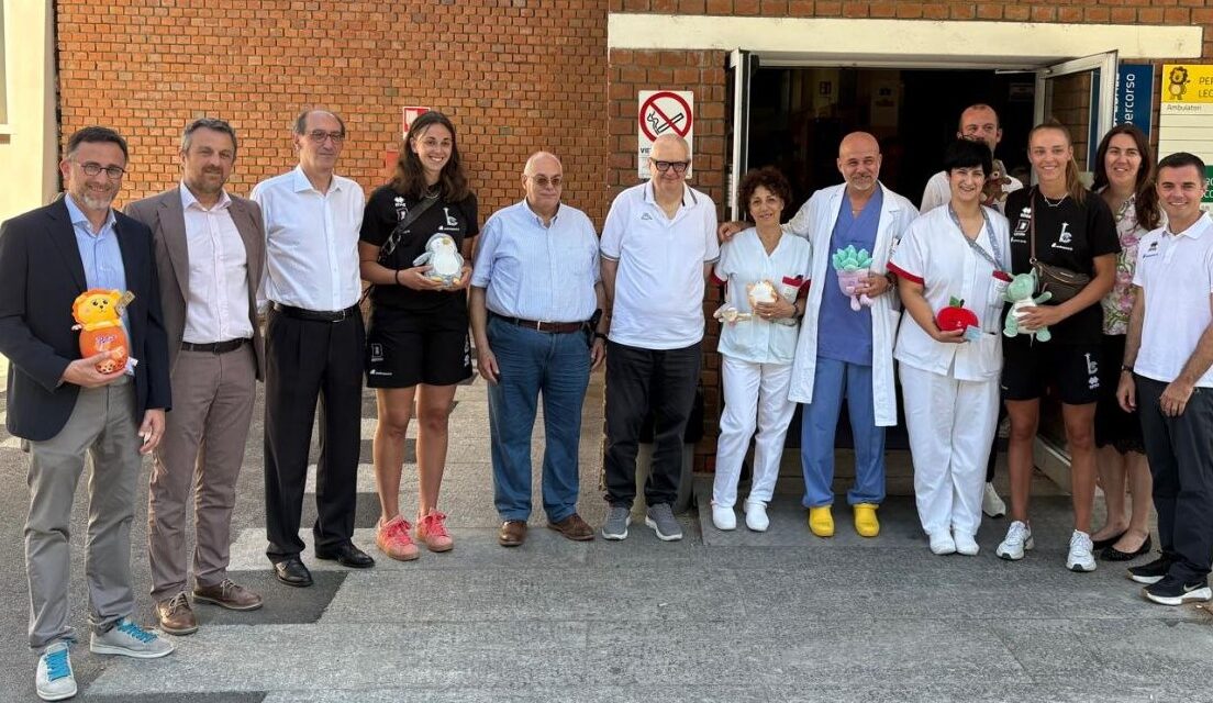 Dal cuore di Tortona ad Alessandria: le ragazze del Derthona Basket donano oltre 700 peluche all’Ospedale