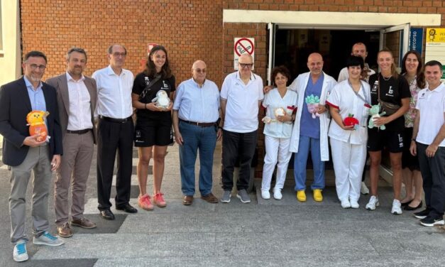 Dal cuore di Tortona ad Alessandria: le ragazze del Derthona Basket donano oltre 700 peluche all’Ospedale