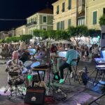 Il centro di Diano Marina si accende a ritmo di pop e tradizione: buona la prima per “Diano in musica”