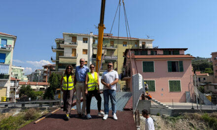Imperia, varata la passerella ciclopedonale tra via Andreoli e l’area Pump Track adiacente a via Goffredo Alterisio