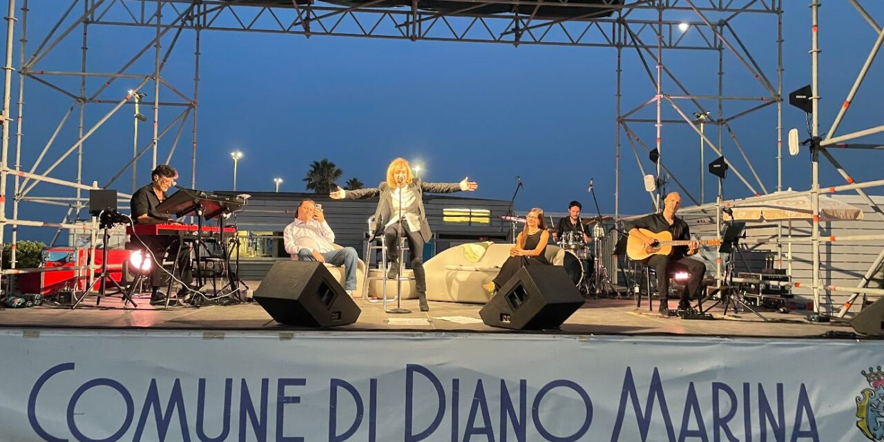 Diano Marina, il successo di Rita Pavone ieri (le immagini) e l’avvio di “Divertiamoci a Diano 2026”