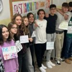 Flash mob al Liceo Peano di Tortona: i ragazzi della 2^A Linguistico protagonisti del progetto contro il “Fast Consumption”