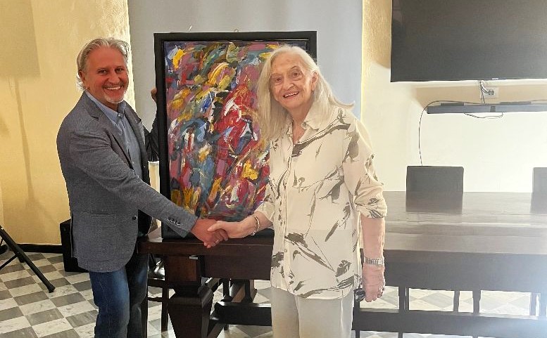Arte e generosità a Tortona: il Comune ringrazia Isa Stella per la donazione dopo il successo della sua mostra