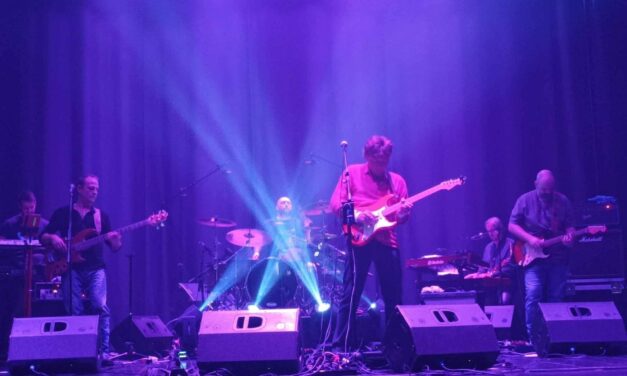 A Diano Marina domani si alza il sipario sul 15° EMD Festival: la magia dei Dire Straits a Villa Scarsella