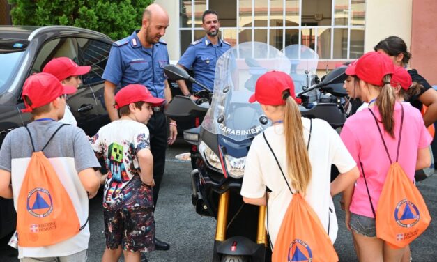 “Anch’io sono la Protezione Civile”: i giovani del campo scuola in visita ai Carabinieri di Alessandria