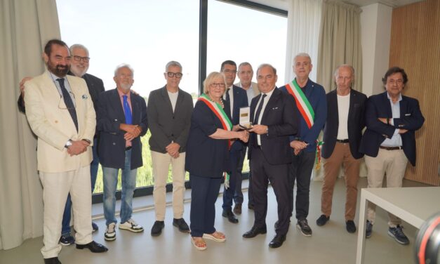 Sviluppo del territorio e logistica: la Fondazione Slala e il presidente Cesare Rossini premiano l’AD di Clf Enrico Peola