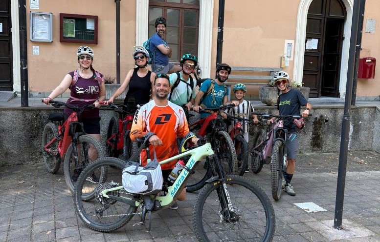 “Bici in Comune 2026”: escursioni gratuite e tour gastronomici tra Triora, Molini e Montalto Carpasio