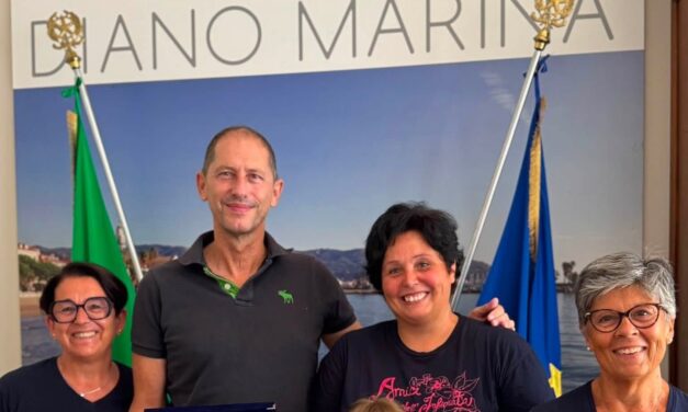 Il sindaco Za Garibaldi accoglie gli “Amici dell’Infiorata”: a Diano Marina la targa della Festa Nazionale di Roma