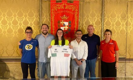 Zoe Johnson in Comune dopo i successi internazionali alla Coppa COMEN