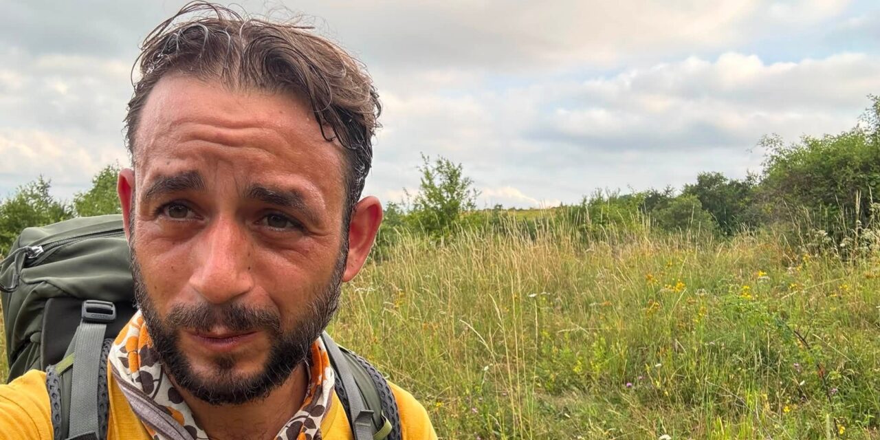 Da Assisi a Bruxelles a piedi: un antropologo in cammino attraversa anche Tortona, Alessandria e….