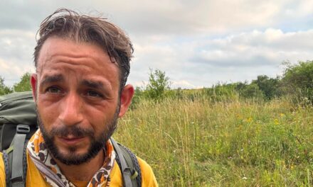 Da Assisi a Bruxelles a piedi: un antropologo in cammino attraversa anche Tortona, Alessandria e….