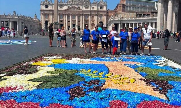 L’arte degli Amici dell’Infiorata di Diano Marina incanta la capitale: il gruppo dianese alla Storica Infiorata di Roma