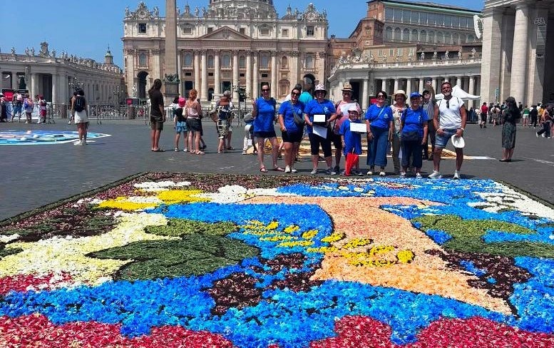 L’arte degli Amici dell’Infiorata di Diano Marina incanta la capitale: il gruppo dianese alla Storica Infiorata di Roma