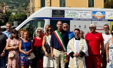 Diano Marina, inaugurato il nuovo mezzo per disabili: percorrerà 140 km al giorno nel Golfo Dianese