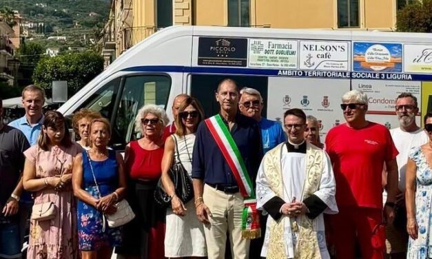 Diano Marina, inaugurato il nuovo mezzo per disabili: percorrerà 140 km al giorno nel Golfo Dianese