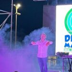 Diano Marina balla con Gianni Rossi: successo per l’esordio al Molo delle Tartarughe e stasera torna la musica live