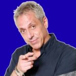 “Diano Comic Show” al Molo delle Tartarughe: stasera risate assicurate con la comicità di Max Pisu