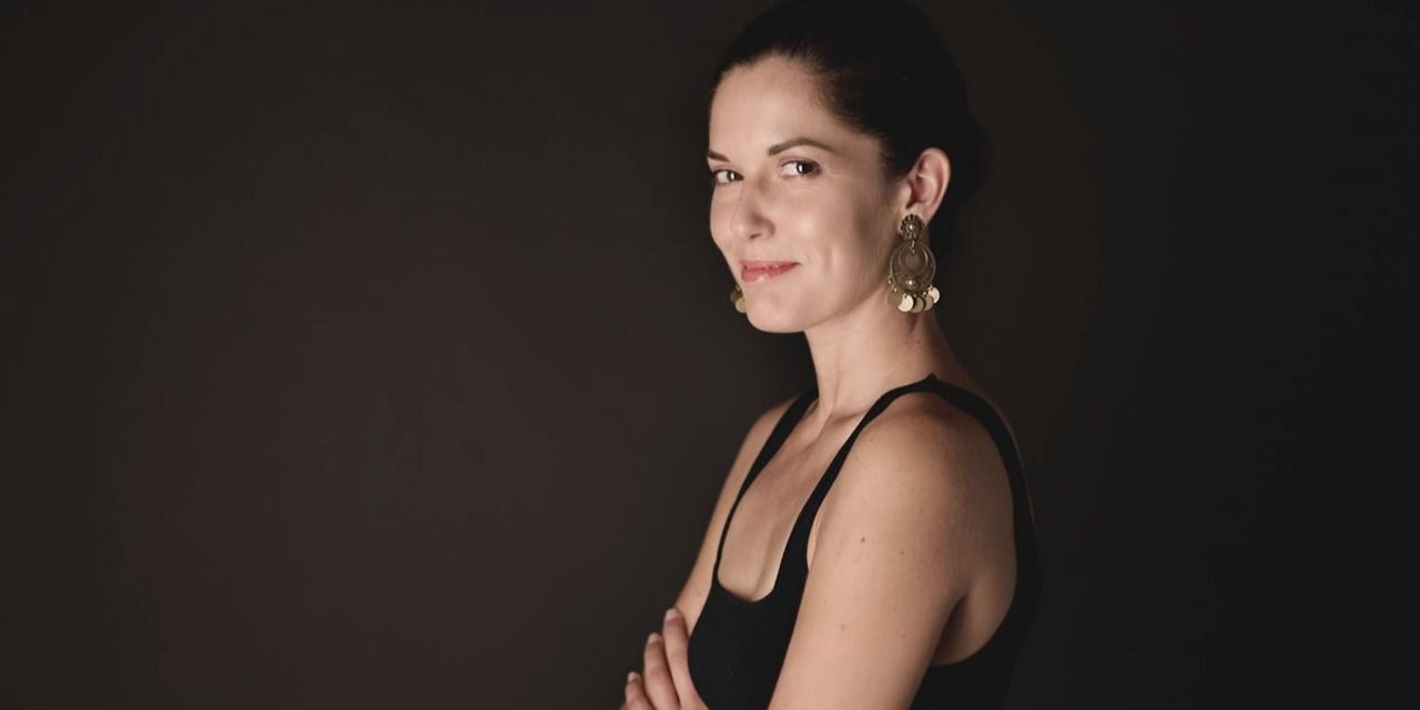 Il mito diventa satira: Arianna Porcelli Safonov porta i suoi “Minotauri contemporanei” al Teatro Romano di Ventimiglia