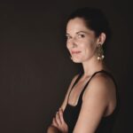 Il mito diventa satira: Arianna Porcelli Safonov porta i suoi “Minotauri contemporanei” al Teatro Romano di Ventimiglia