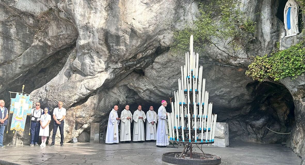 Più di 200 fedeli in partenza da Tortona: l’O.F.T.A.L. torna a Lourdes con il Vescovo Marini