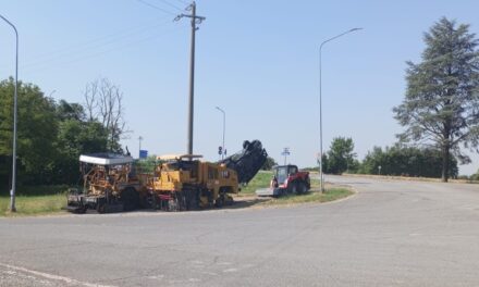 Pontecurone la spunta sui ripristini stradali: intere corsie asfaltate al posto dei semplici “rappezzi”