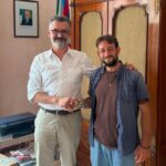 “Call of Peace” a Tortona: il Sindaco Chiodi incontra l’antropologo in cammino verso Bruxelles e firma per la pace