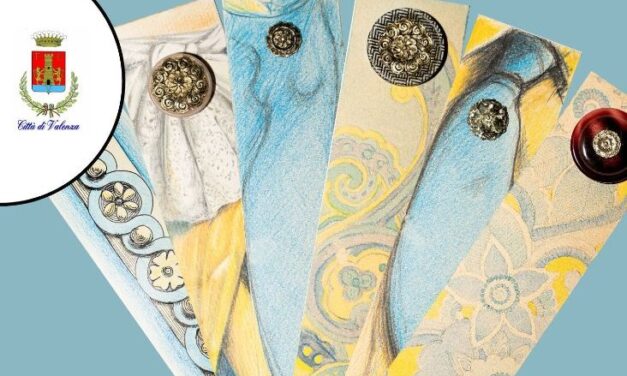 Gioielli tra le pagine e oggetti curiosi: a Valenza la mostra sui segnalibri continua fino al 31 luglio