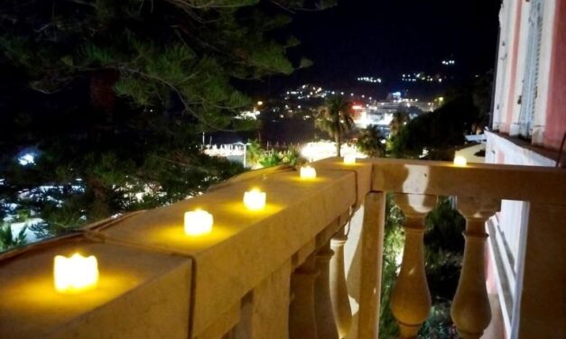 Diano Marina, il Museo Civico si accende a lume di candela e inaugura una nuova mostra d’arte