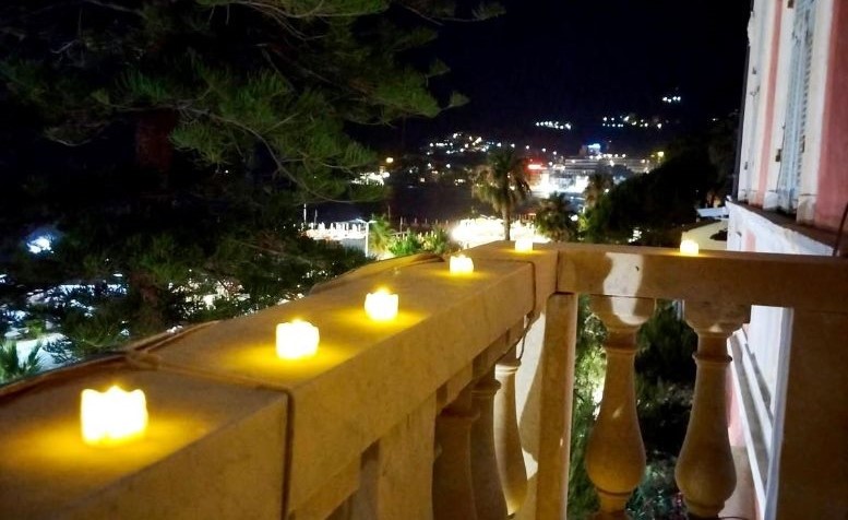Diano Marina, il Museo Civico si accende a lume di candela e inaugura una nuova mostra d’arte