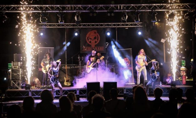 La colonna sonora di una generazione infiamma il Molo delle Tartarughe: arrivano i Mercenari Rock