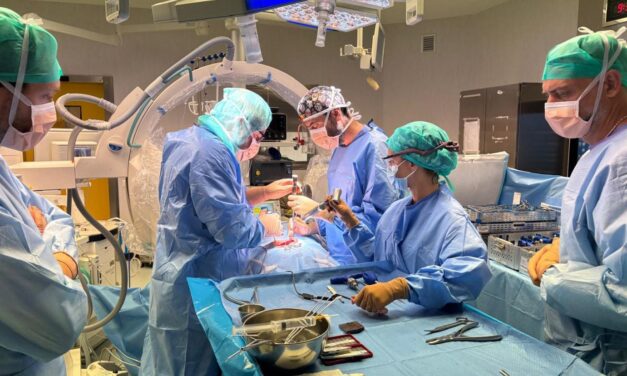 Innovazione all’Ospedale di Alessandria: protesi su misura per un complesso intervento alla colonna vertebrale