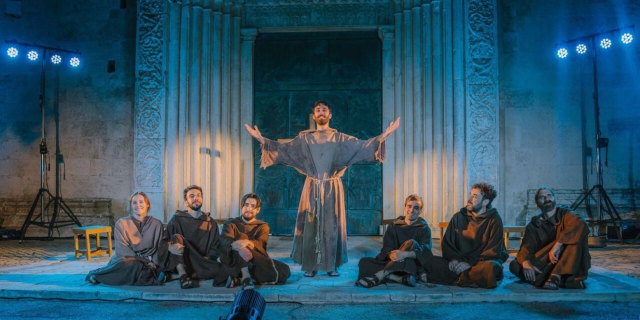“Il viaggio di Francesco”: al Teatro Marenco di Novi Ligure la vita del Santo raccontata attraverso le sue fragilità