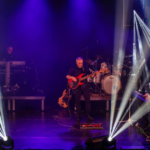 Il mito di Elton John rivive a Diano Marina: debutto in Liguria per la tribute band The One
