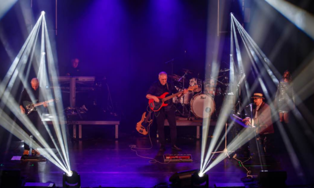 Il mito di Elton John rivive a Diano Marina: debutto in Liguria per la tribute band The One