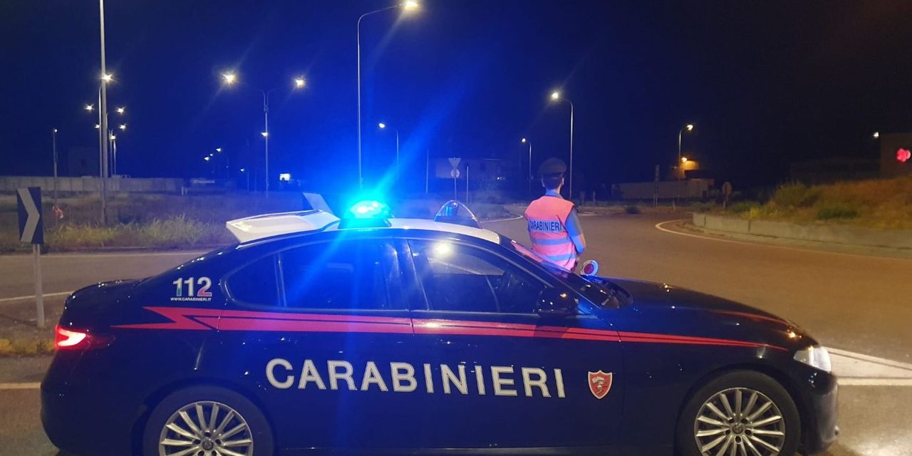 Colpito con una bottiglia rotta per la bici elettrica: i Carabinieri arrestano due rapinatori ad Alessandria