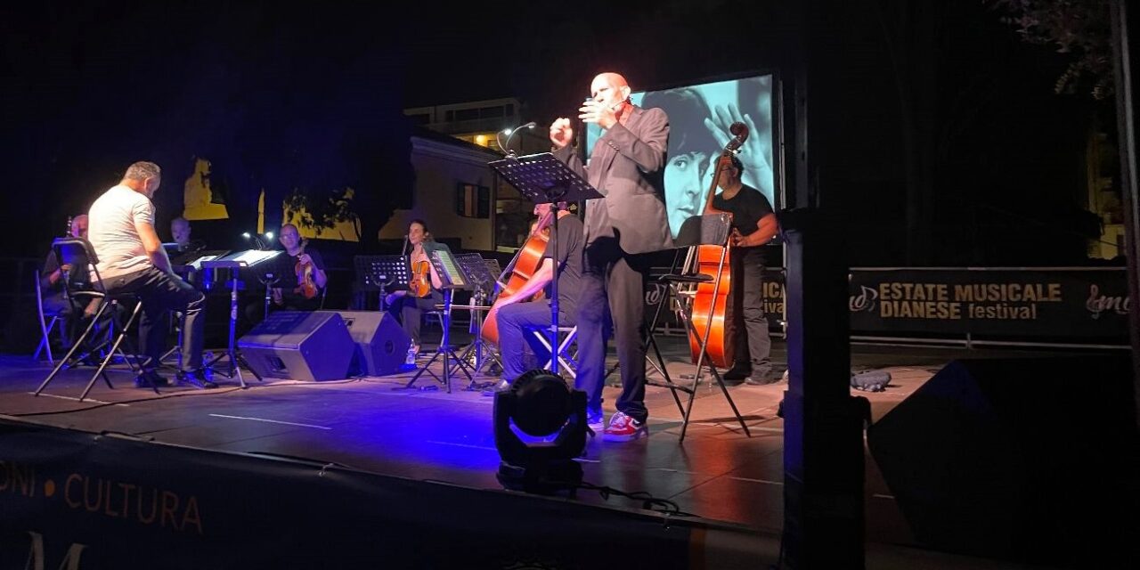 A Diano Marina Tognazzi diventa Paul McCartney all’EMD Festival: musica, racconti e un premio speciale