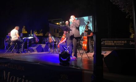 A Diano Marina Tognazzi diventa Paul McCartney all’EMD Festival: musica, racconti e un premio speciale