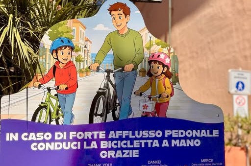 Nuovi cartelli nel centro di Diano Marina: il Sindaco spiega le regole per ciclisti e pedoni