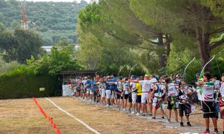 San Bartolomeo, l’assessore Piana al Campionato Regionale di tiro con l’arco: festa per i 45 anni degli Arcieri