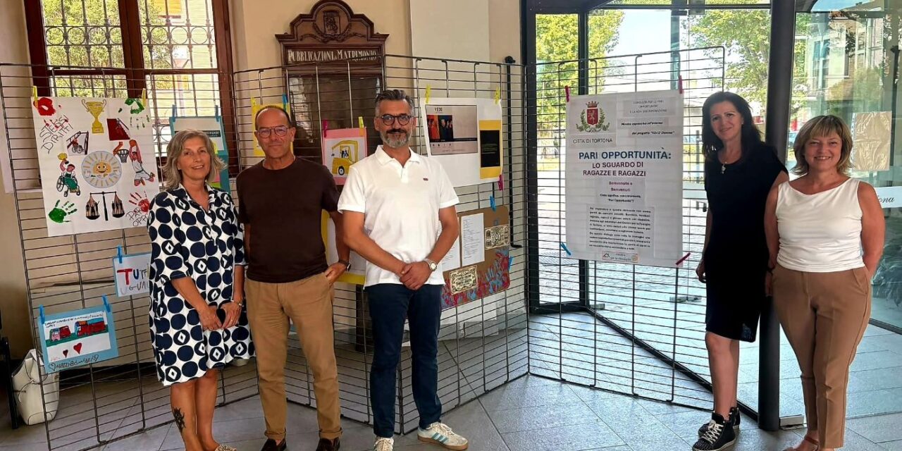 Tortona, in Municipio la mostra sulle pari opportunità vista con gli occhi dei ragazzi