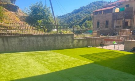 “Spazi più sicuri e accoglienti”: a Ventimiglia un nuovo prato sintetico per la scuola di Torri