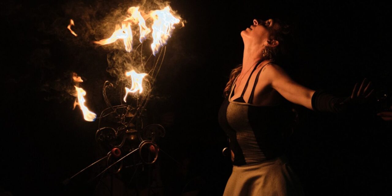 “L’Altro Monferrato”: Urban Theatre a Ovada e l’atteso reading di Moni Ovadia a Molare