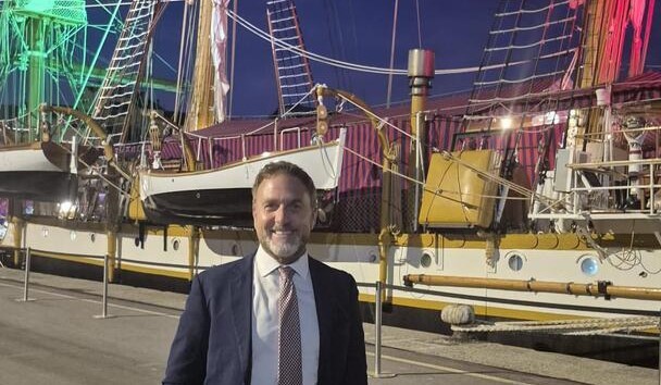 Il fascino della storica nave Palinuro incanta Imperia. L’assessore Piana: “Simbolo del nostro profondo legame con il mare”