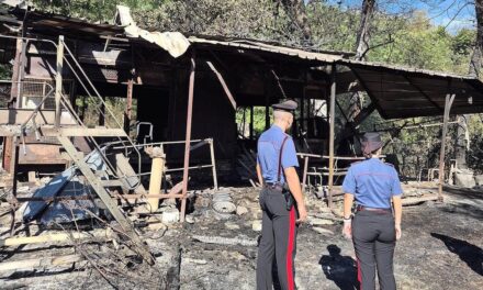 Paura ad Arquata Scrivia per un rogo in un campo: tempestivo intervento per mettere in sicurezza due bombole del gas