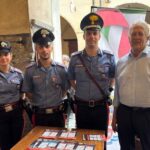 I Carabinieri tra i banchi dell’antiquariato a Pieve di Teco: consigli e vademecum anti-truffa per proteggere gli anziani