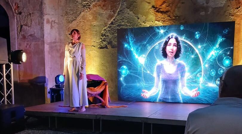 “VOCI”: ad Acqui Terme la storia di dieci donne tra mito e Intelligenza Artificiale