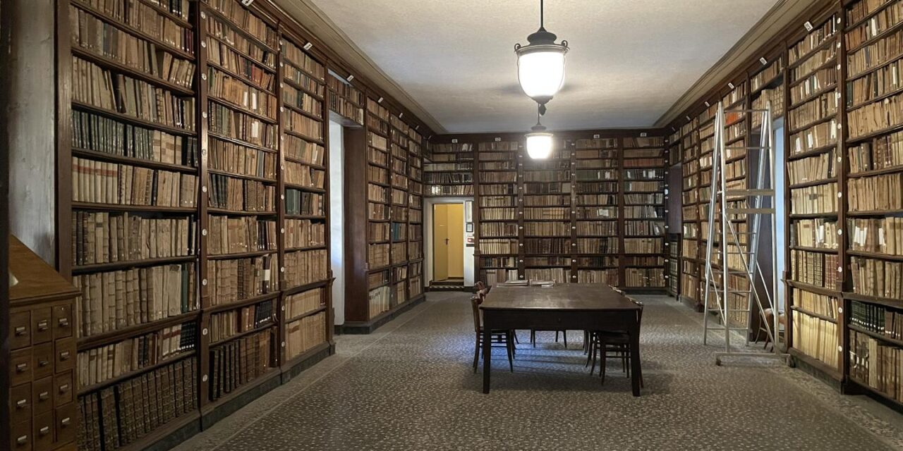 Viaggio nei tesori segreti del Museo Diocesano di Tortona: aperta la storica biblioteca. Domani si replica