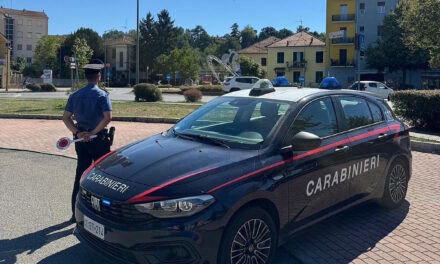 Sorpreso a piedi al buio con cocaina e un machete da 40 centimetri: denunciato 30enne a Pozzolo Formigaro