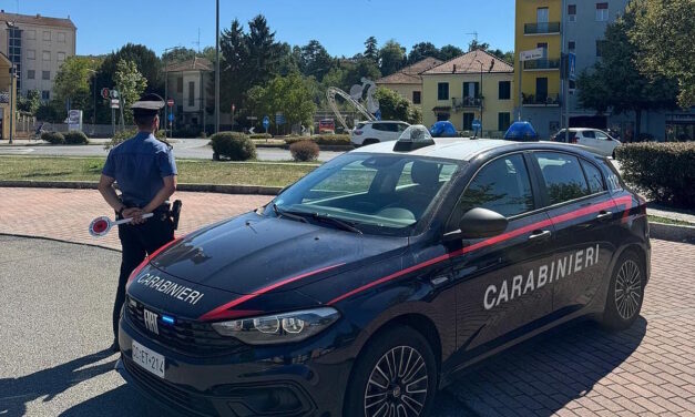 Sorpreso a piedi al buio con cocaina e un machete da 40 centimetri: denunciato 30enne a Pozzolo Formigaro