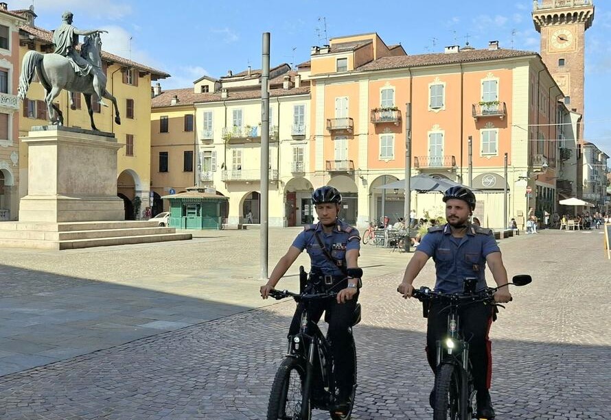 Sicurezza e tutela dell’ambiente: a Casale Monferrato i Carabinieri pattugliano in e-bike